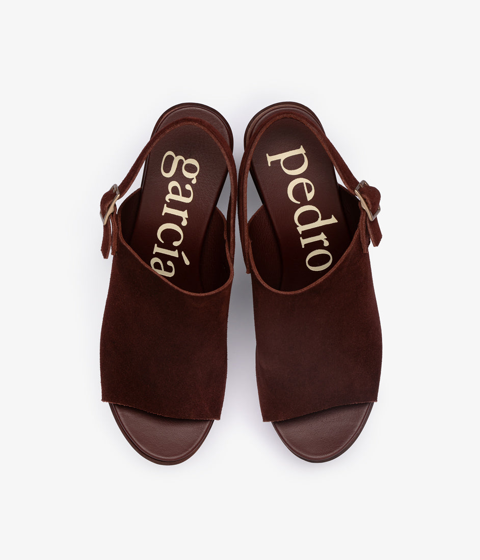 daura / brunette castoro-brunette pine