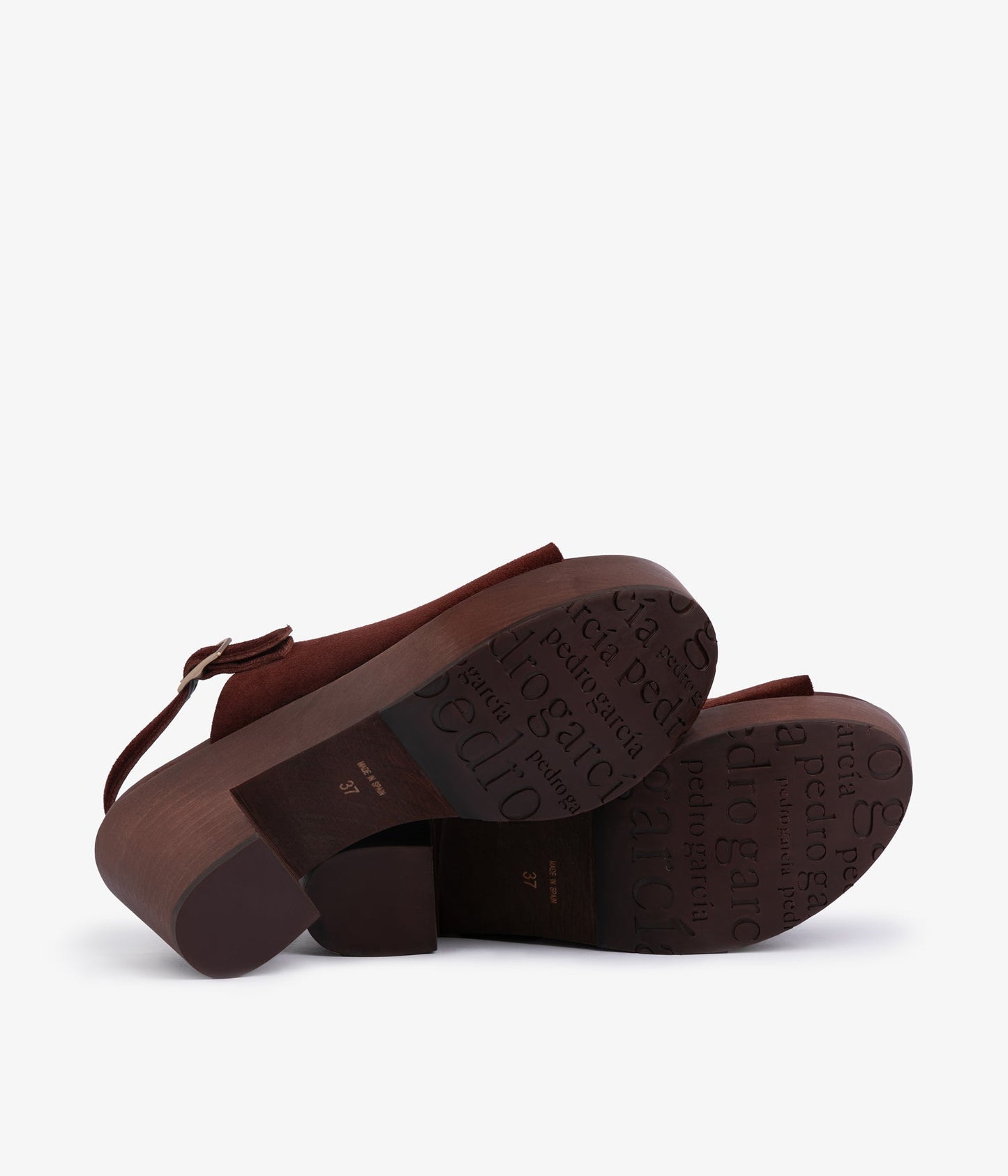 daura / brunette castoro-brunette pine