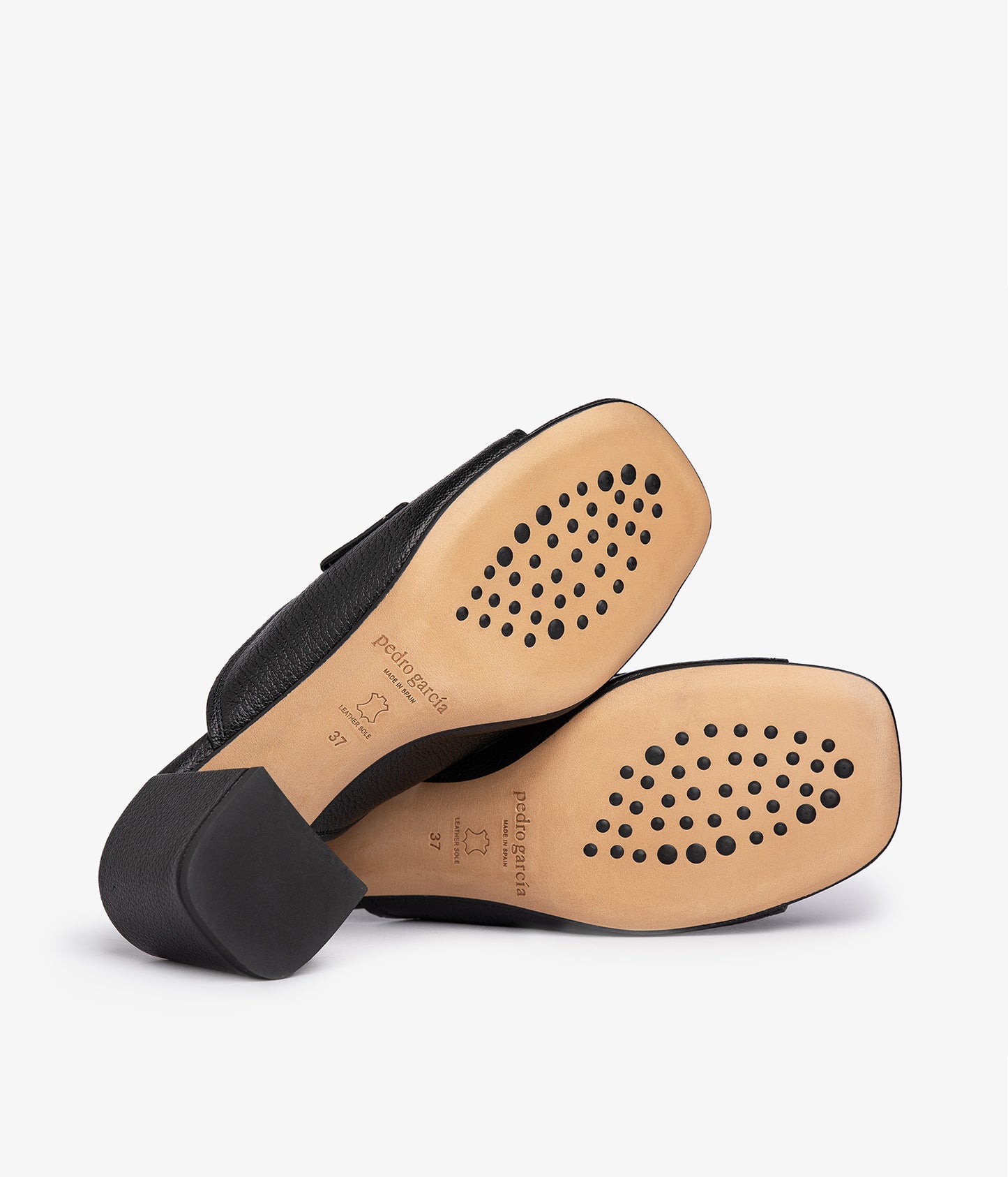 umita / black petitgrain