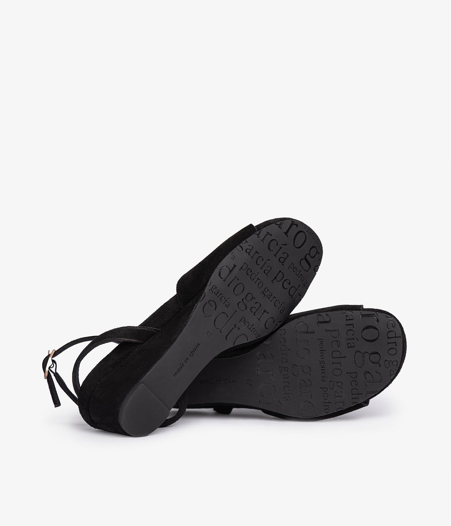 WAMIKA 01BLACKCASTORO 04