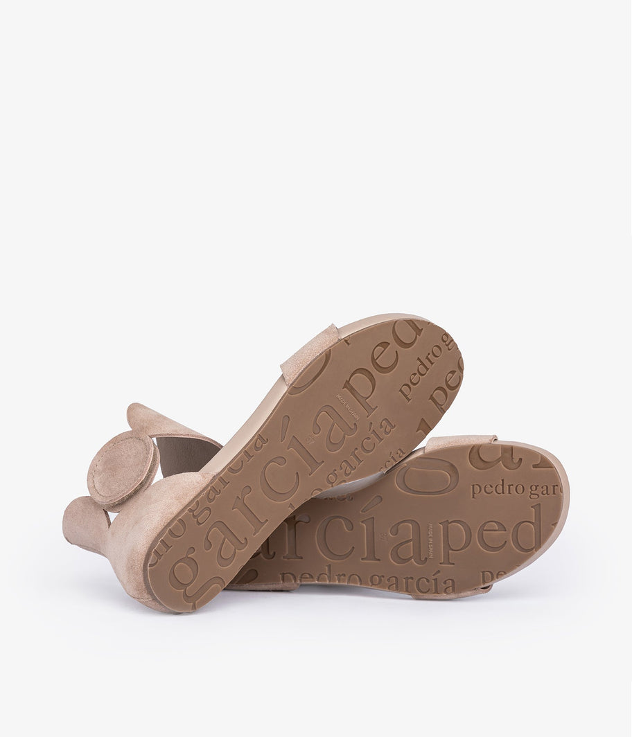 beige suede fussbett snadal joed pedro garcia essentials 4