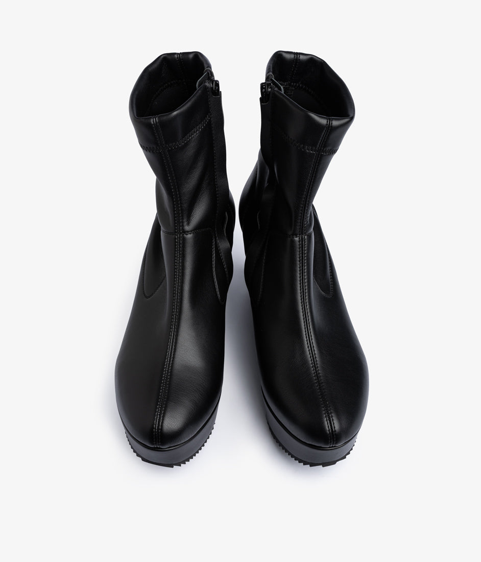 urbana / black leatherette
