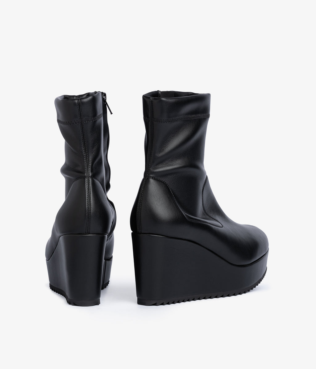 urbana / black leatherette