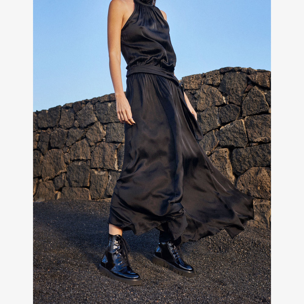 saira / black castoro naplack