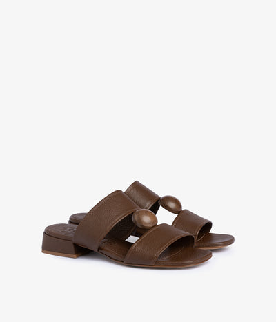 eris / chestnut petitgrain-walnut