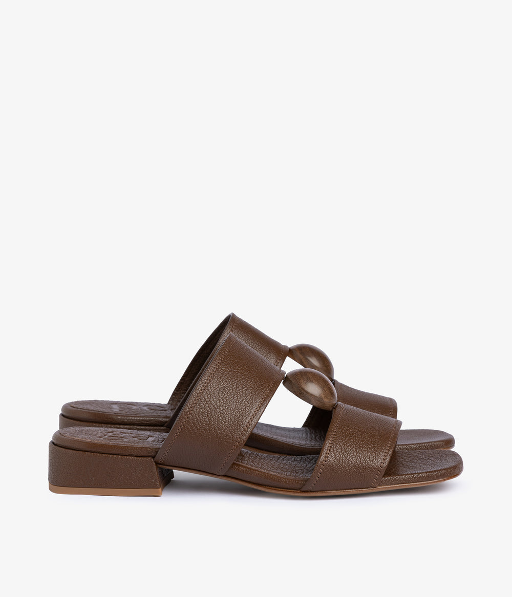 eris / chestnut petitgrain-walnut