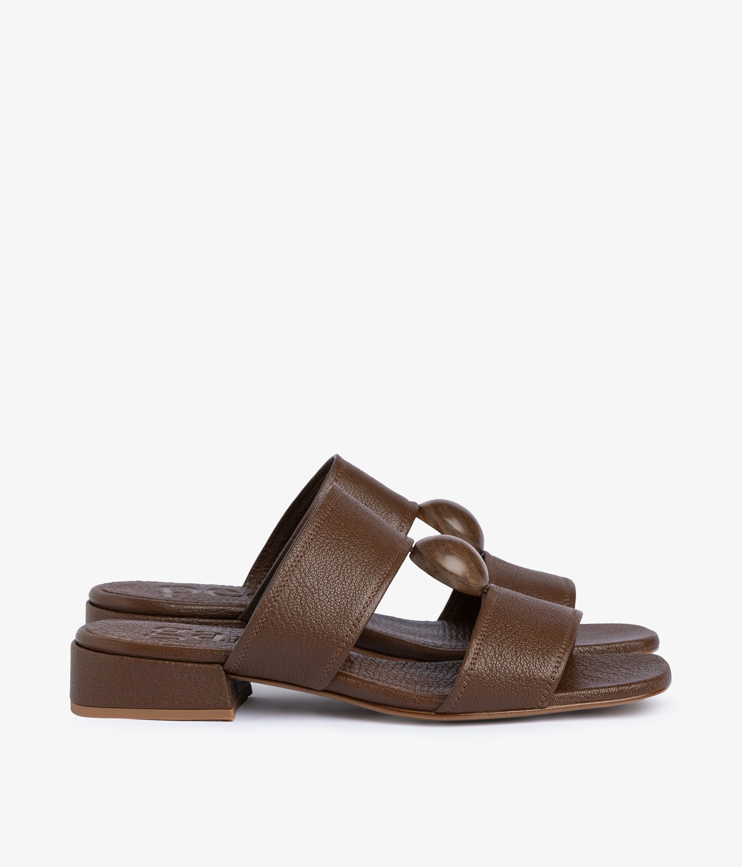 eris / chestnut petitgrain-walnut