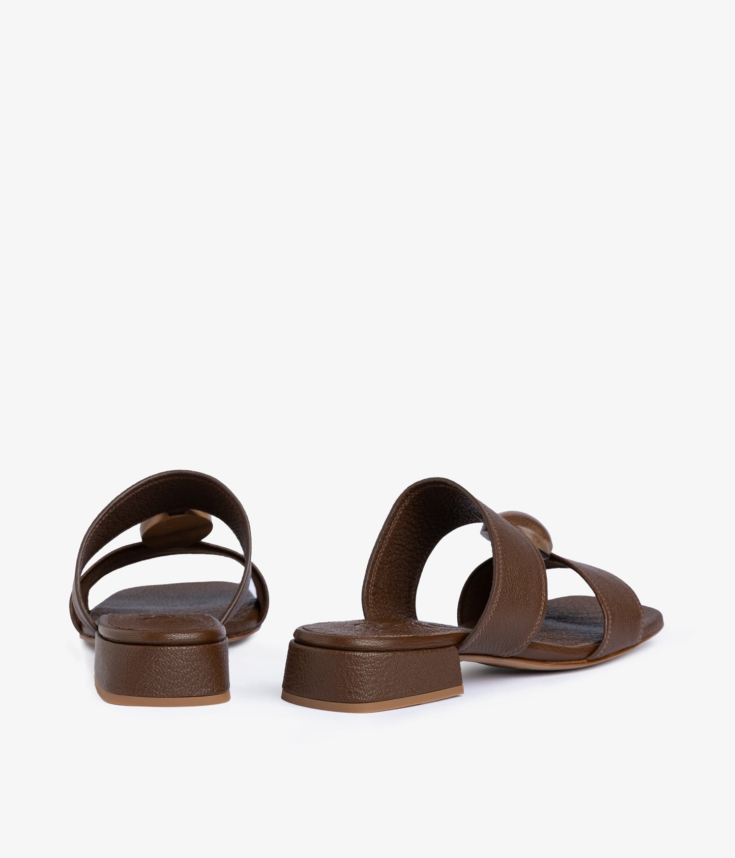 eris / chestnut petitgrain-walnut