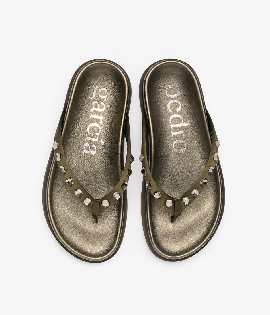 devika / olivade satin-greige