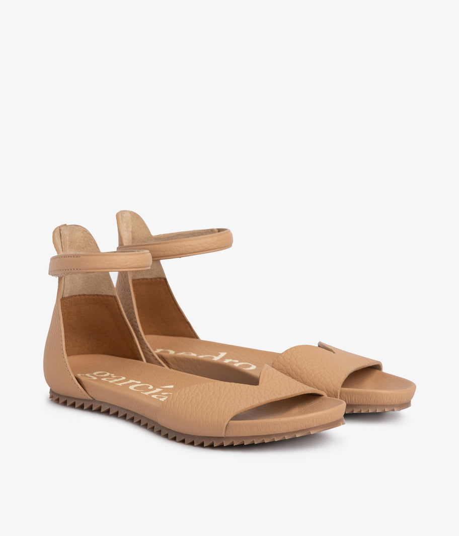 fussbett sandal camel leather velcro closure jela aw25 pedro garcia.1jela aw25 pedro garcia 1