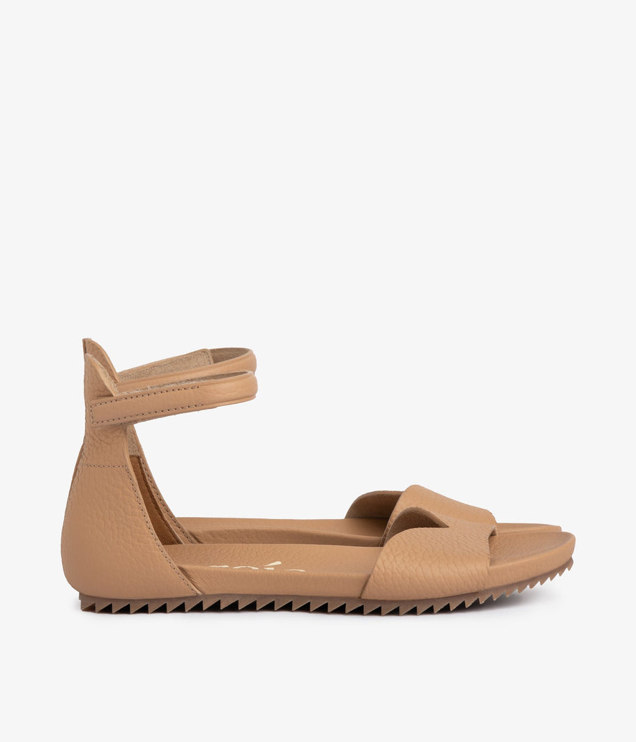 fussbett sandal camel leather velcro closure jela aw25 pedro garcia.1jela aw25 pedro garcia 3