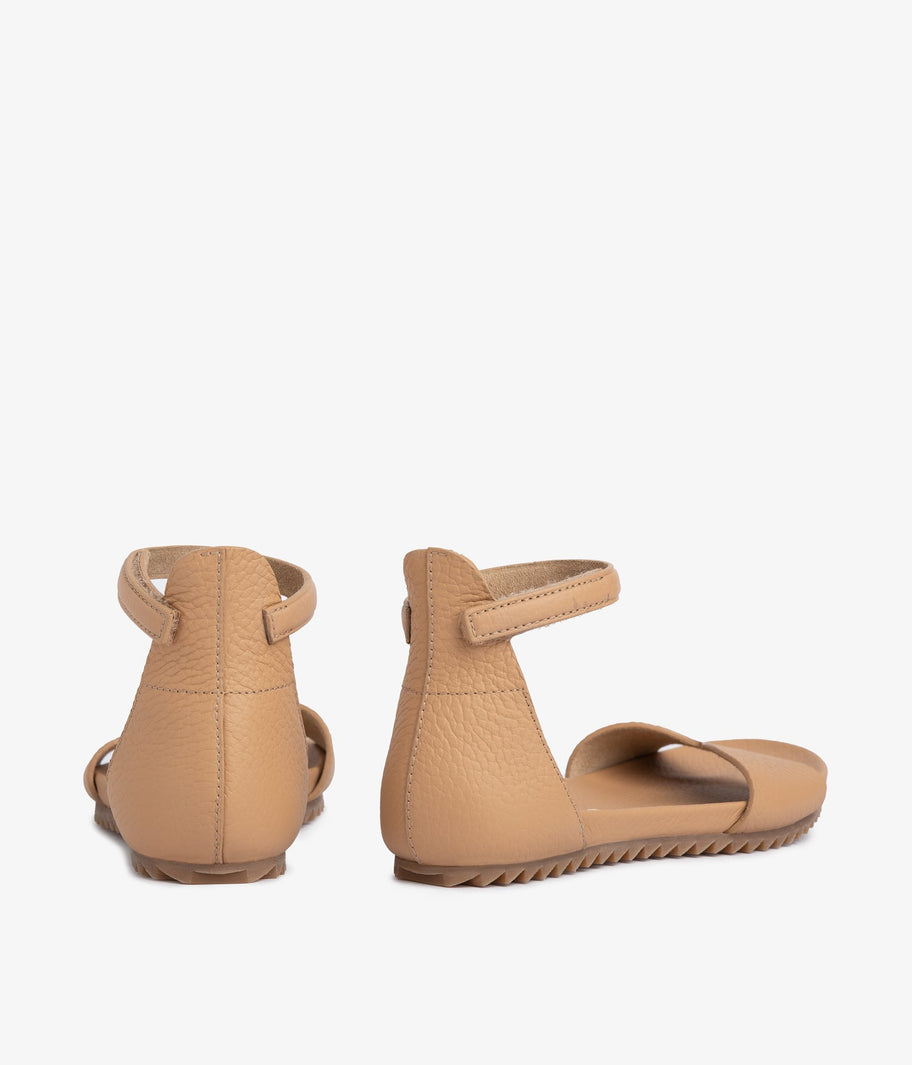 fussbett sandal camel leather velcro closure jela aw25 pedro garcia.1jela aw25 pedro garcia 5