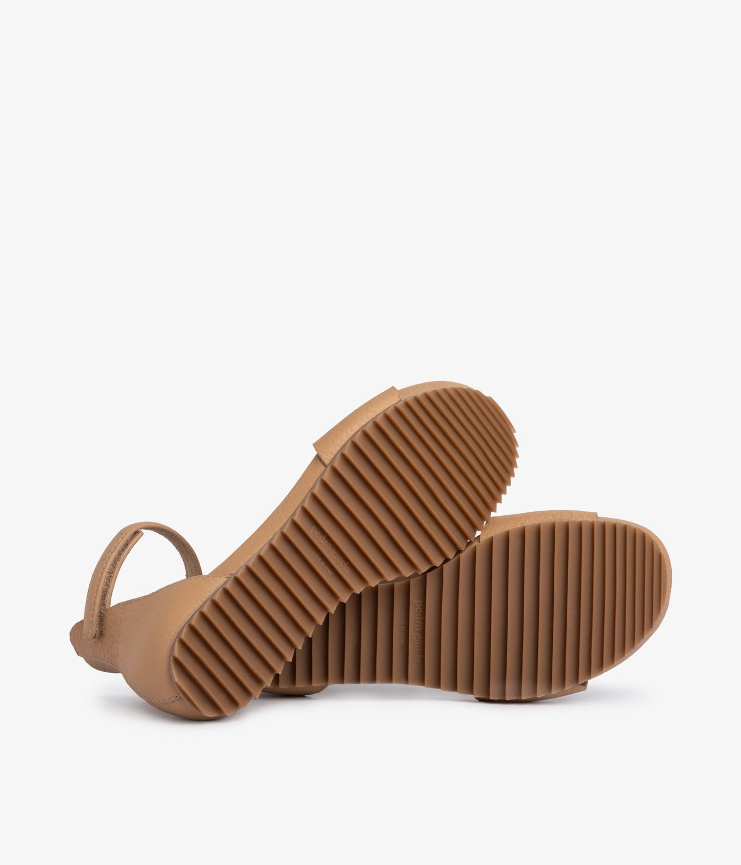 fussbett sandal camel leather velcro closure jela aw25 pedro garcia.1jela aw25 pedro garcia 