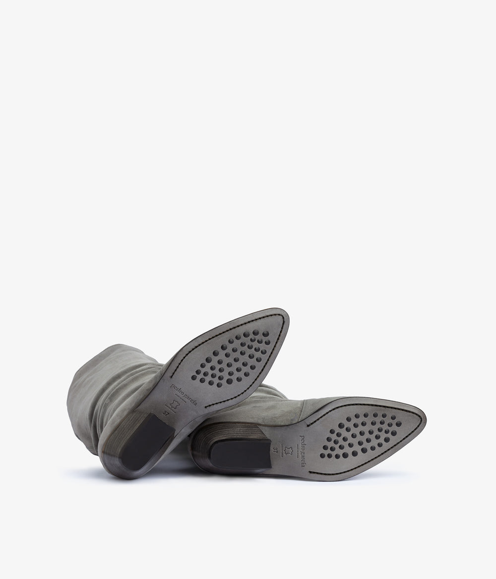 helle / grey bessie suede
