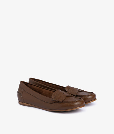 inara / chestnut petitgrain