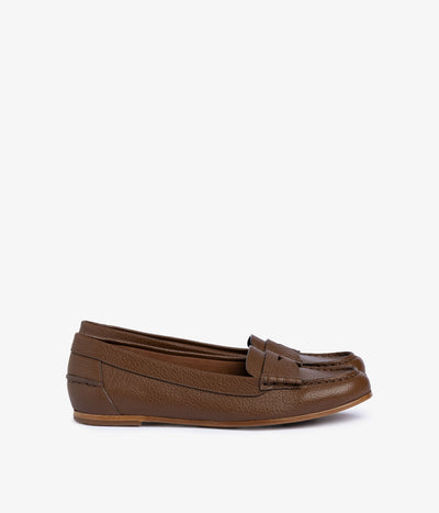 inara / chestnut petitgrain