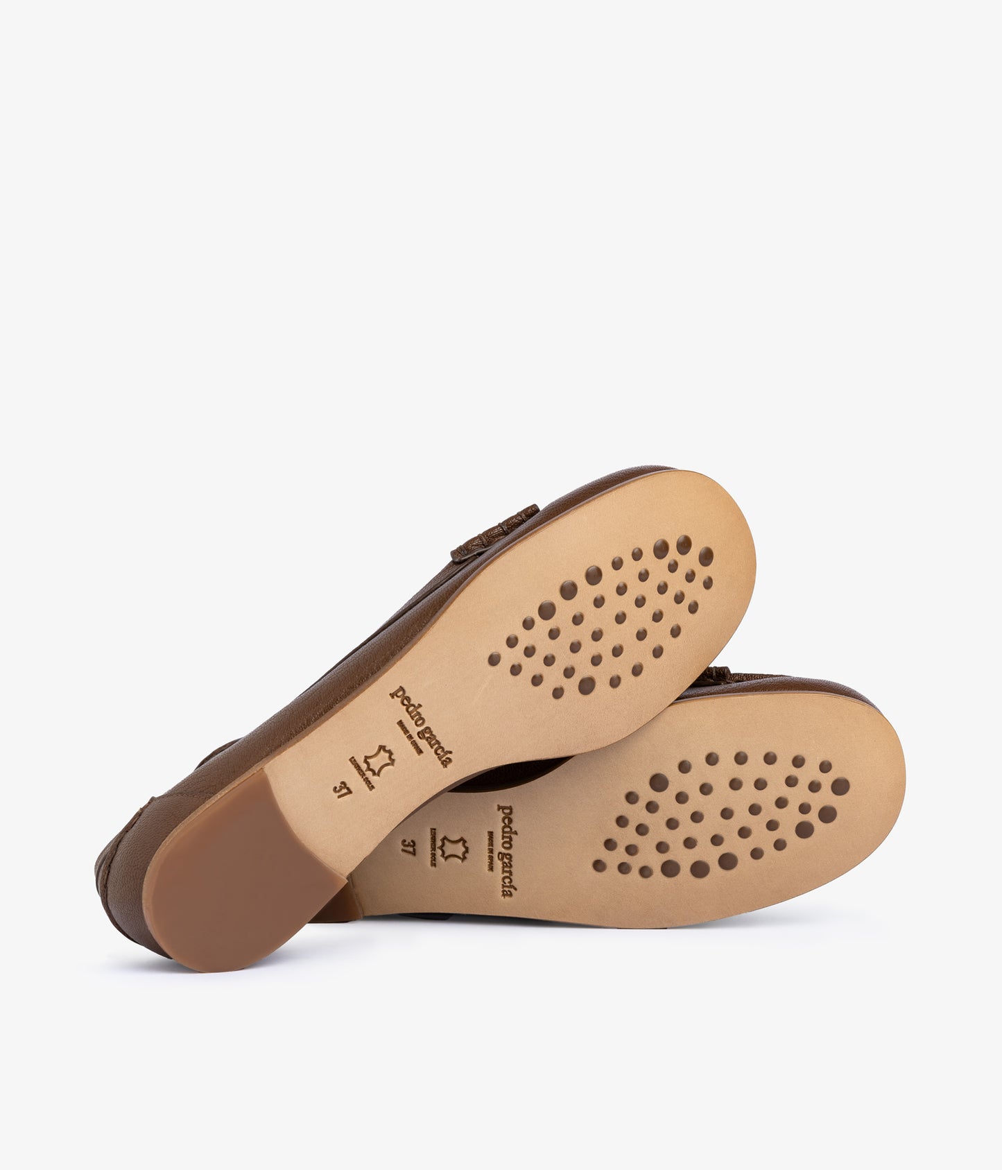 inara / chestnut petitgrain