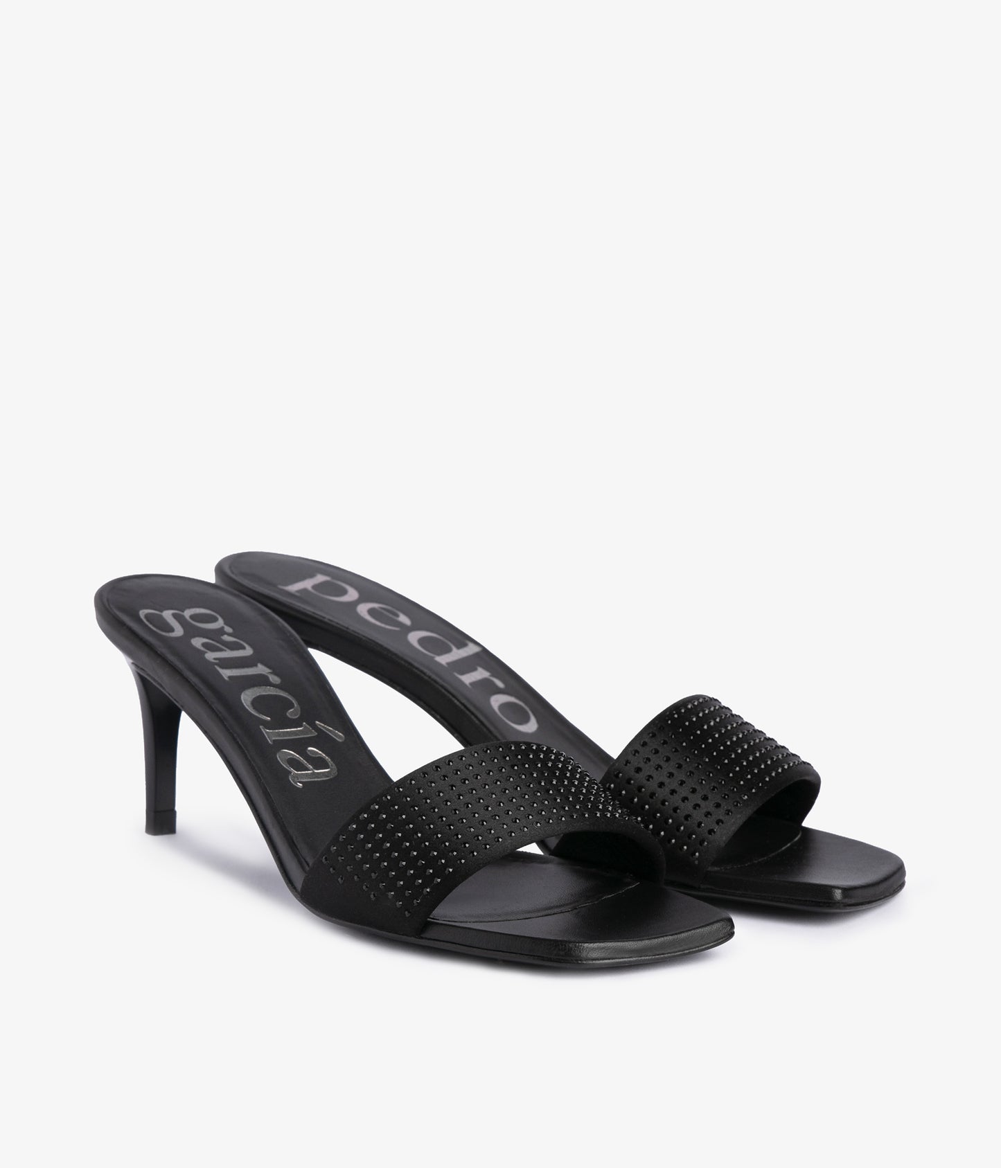 ilora / black satin
