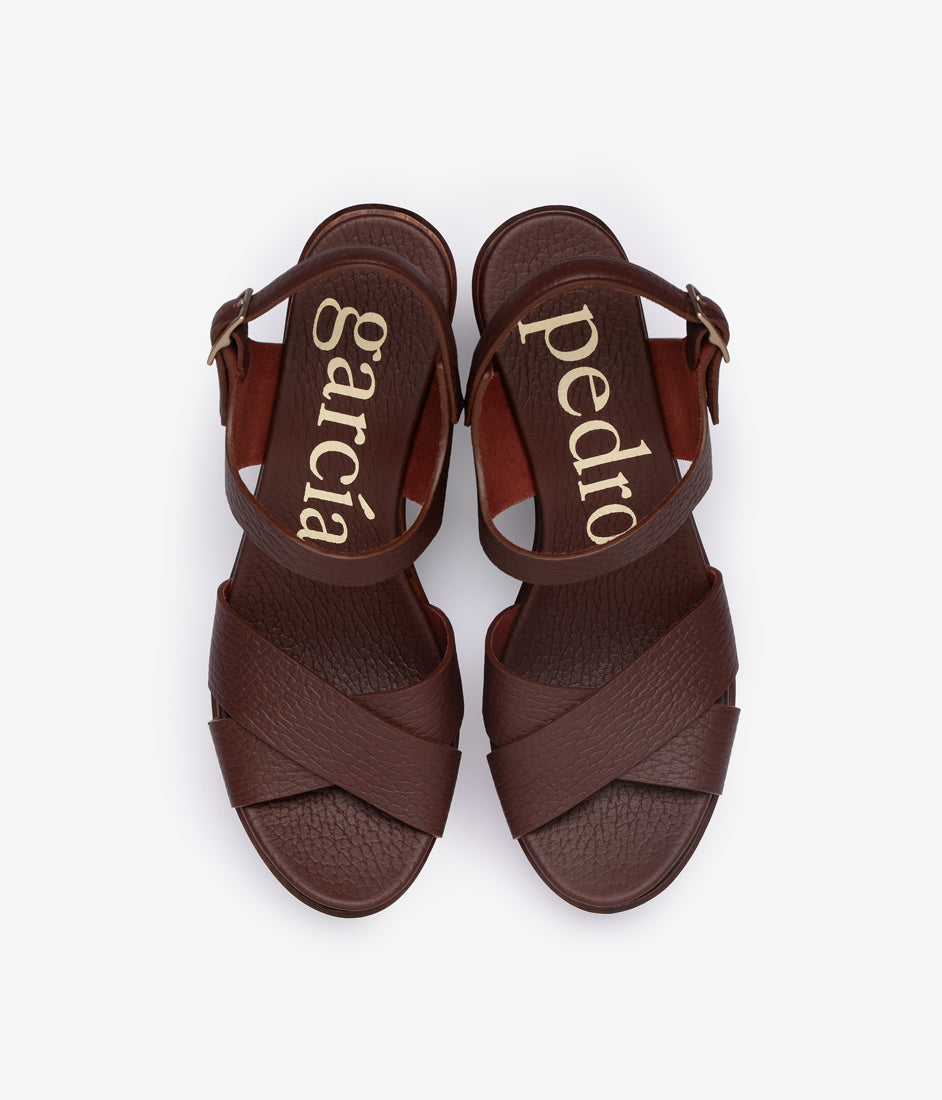 darby / brunette cervo-brunette pine