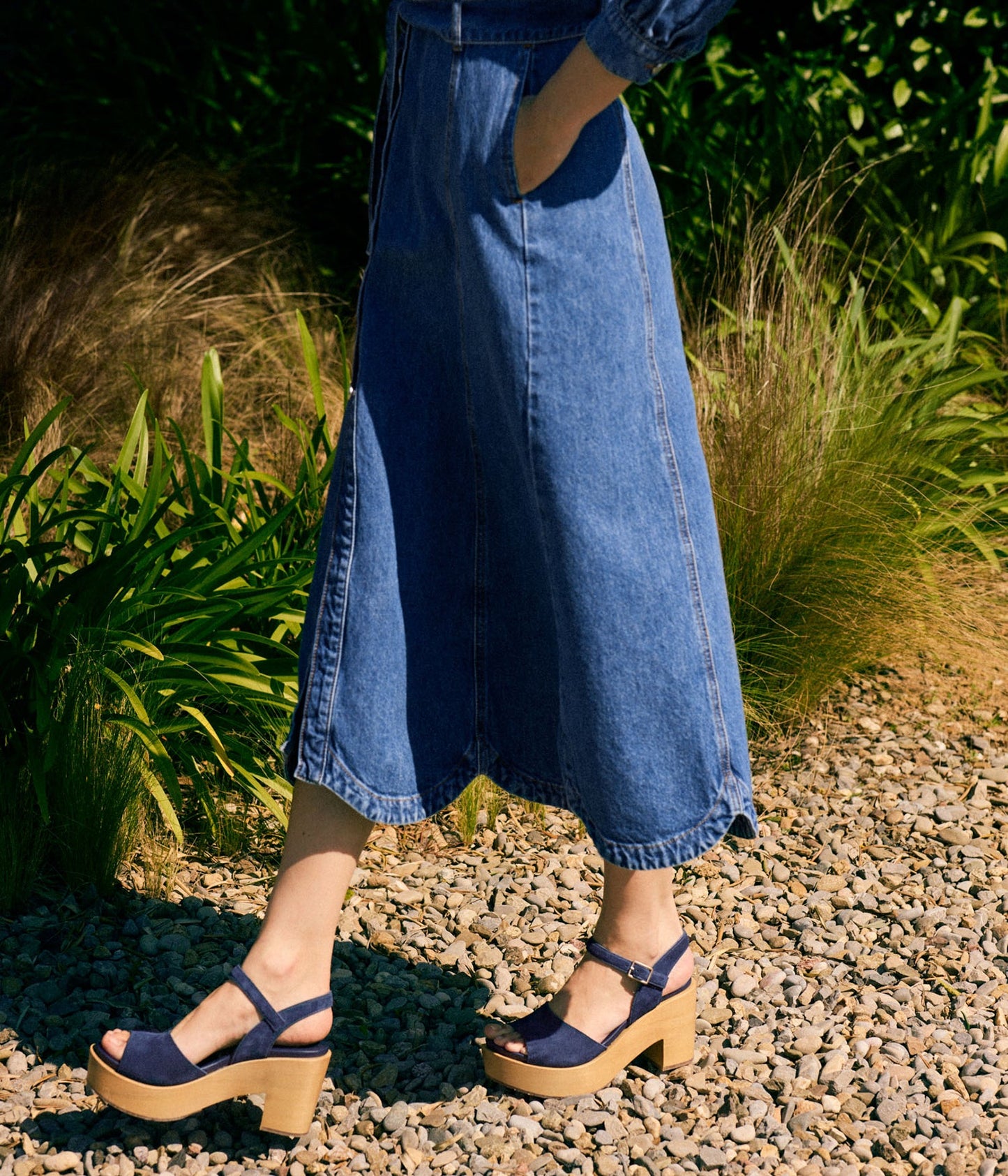 sandalia cuna madera en ante-azul marino danila aw25 pedro garcia 7