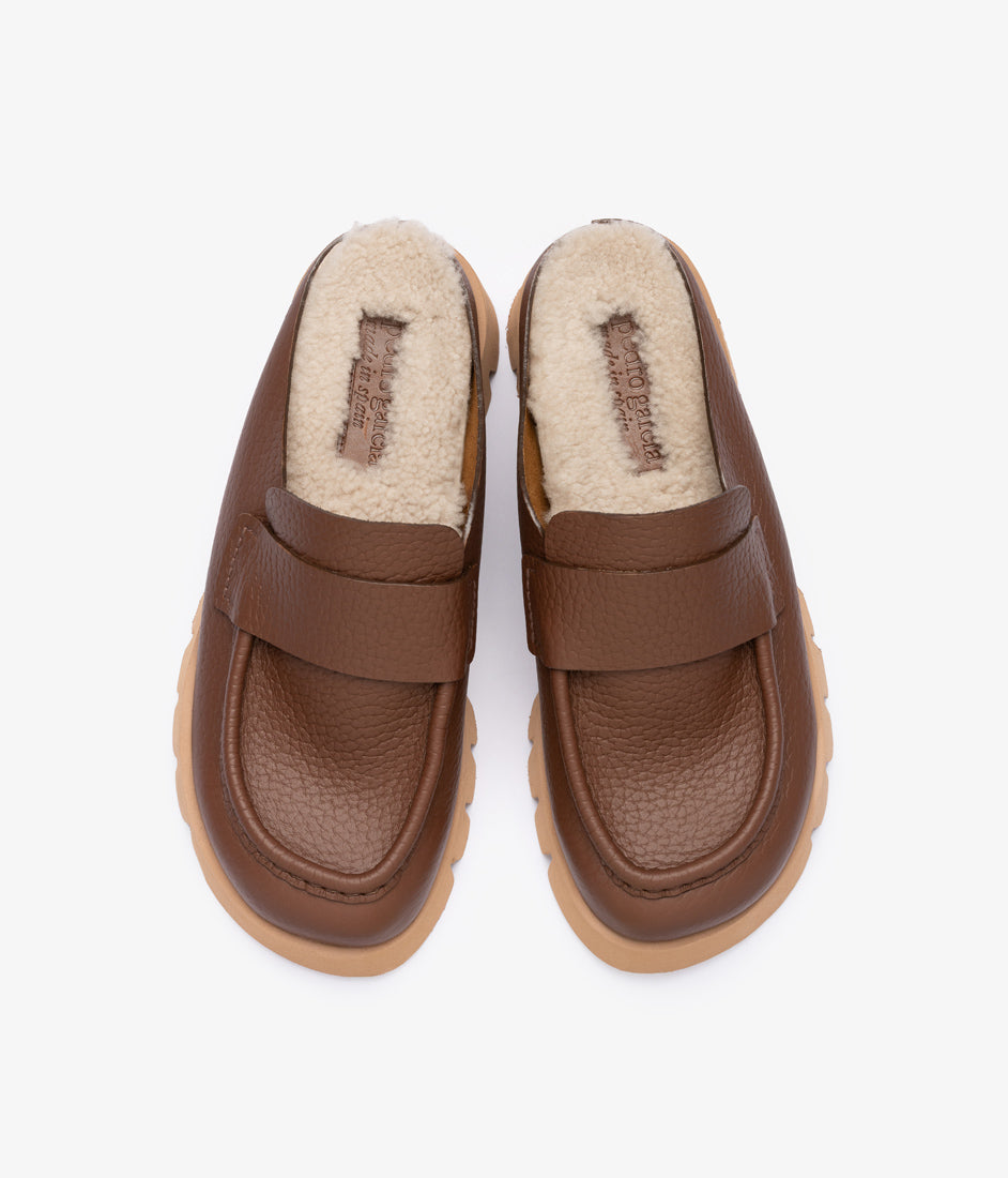 bluma / chestnut cervo