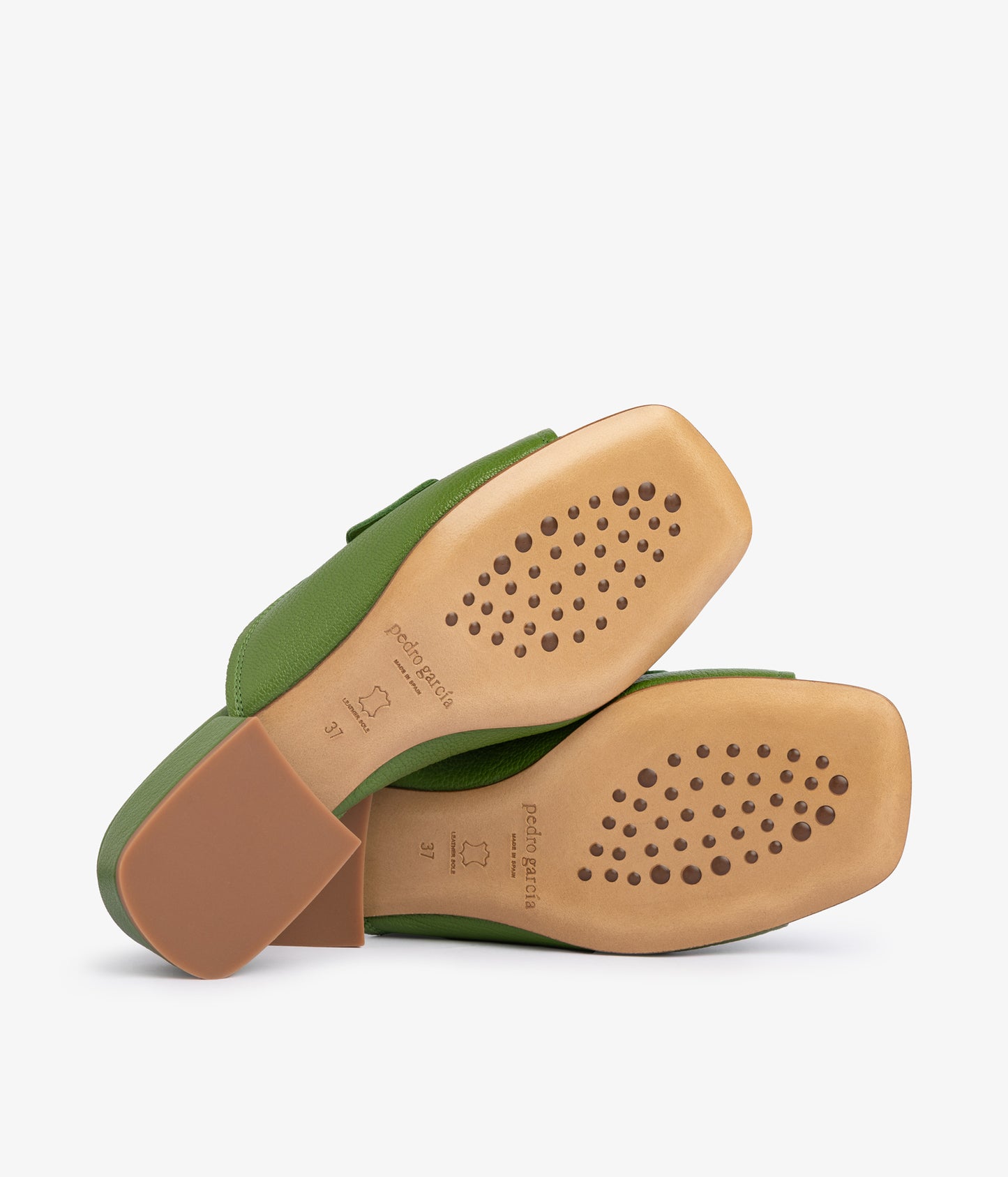 enna / palm petitgrain oak