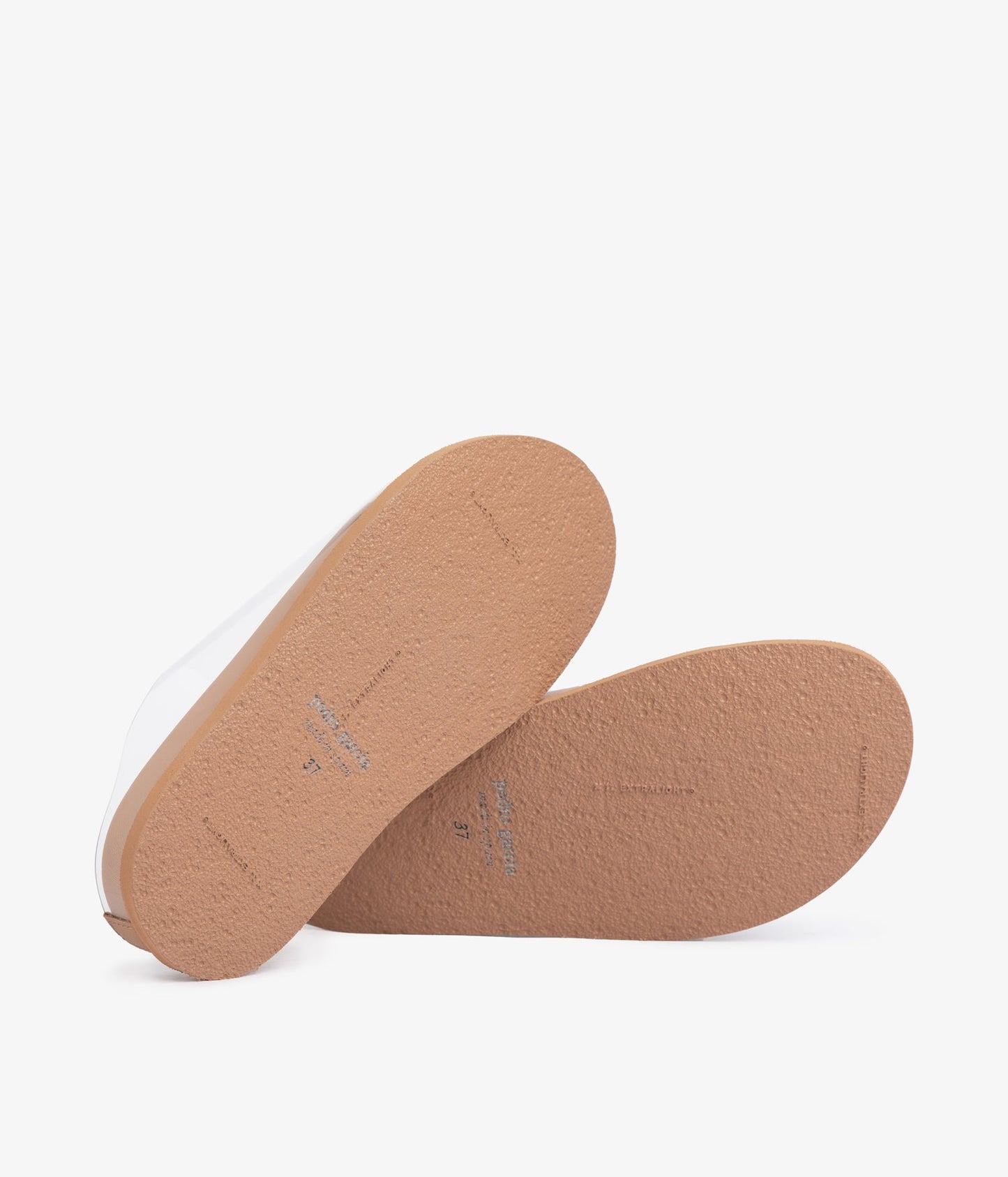 darice / almond caprine-jelly